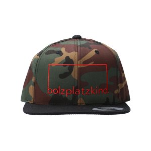 bolzplatzkind-classic-snapback-cap-camo-rot-bpk6089tc-lifestyle.png