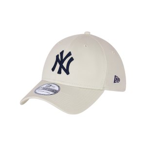 new-era-ny-yankees-essential-39thirty-cap-fstnnvy-60137599-lifestyle_front.png
