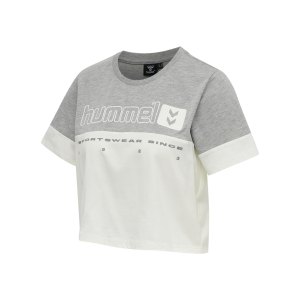 hummel-hmllgc-siw-cropped-t-shirt-damen-grau-f2006-212937-lifestyle_front.png