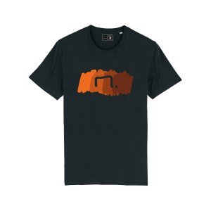 bolzplatzkind-free-t-shirt-schwarz-orange-bpksttu755-lifestyle_front.png