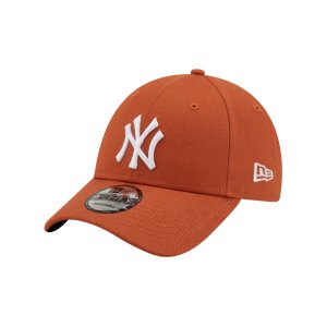 new-era-ny-yankees-essential-9forty-cap-braun-frdw-60184727-lifestyle_front.png