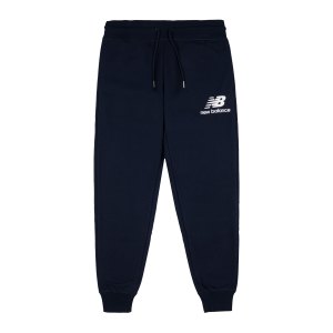 new-balance-ess-stacked-logo-jogginghose-blau-fecl-mp03558-lifestyle_front.png