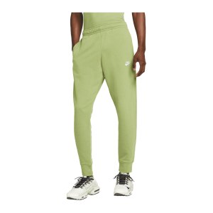 nike-club-jogginghose-gruen-weiss-f334-bv2679-lifestyle_front.png