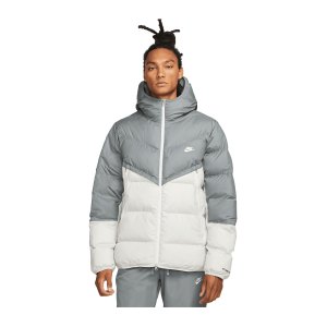 nike-storm-fit-winterjacke-grau-weiss-f084-dr9605-lifestyle_front.png
