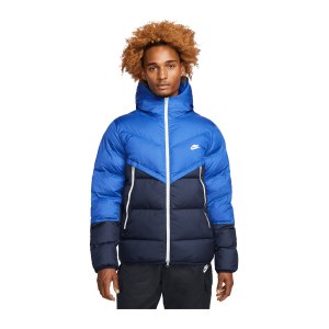 nike-storm-fit-winterjacke-blau-f480-dr9605-lifestyle_front.png