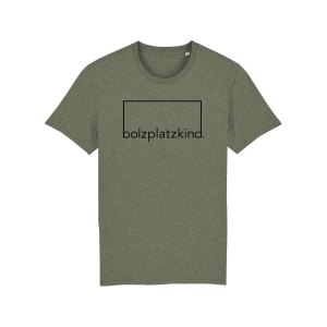 bolzplatzkind-geduld-t-shirt-khaki-schwarz-sttu755-lifestyle_front.png