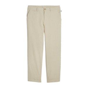 puma-mmq-chino-hose-beige-f90-624006-lifestyle_front.png